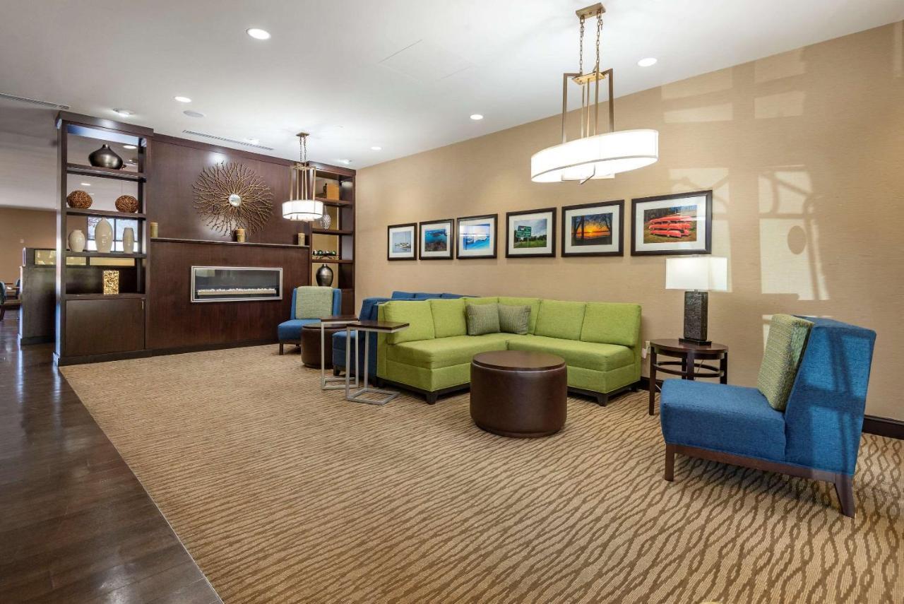 Hotel Comfort Suites Lake Huntersville Near Lake Norman 3*